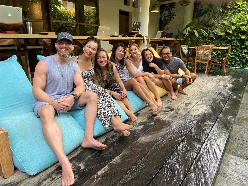 EN-Team-group-shot-4-1-1024x768-flipped